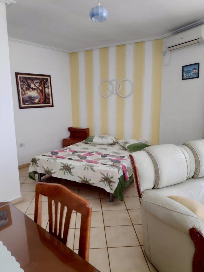 Private Studio Sea View 2 Minutes Away From Beach ساراندا المظهر الخارجي الصورة